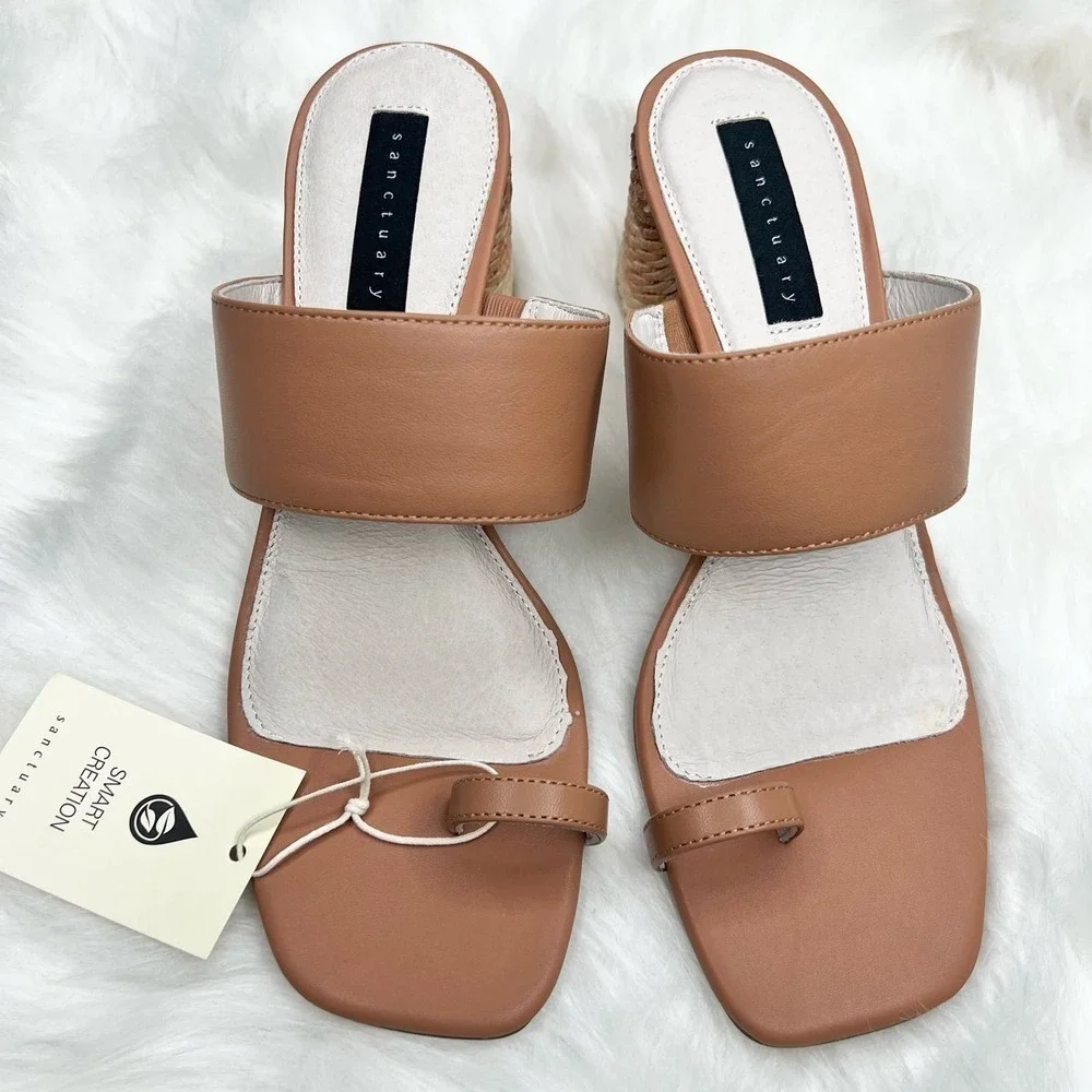 New Women’s Sanctuary Boast Sandal Size 8.5